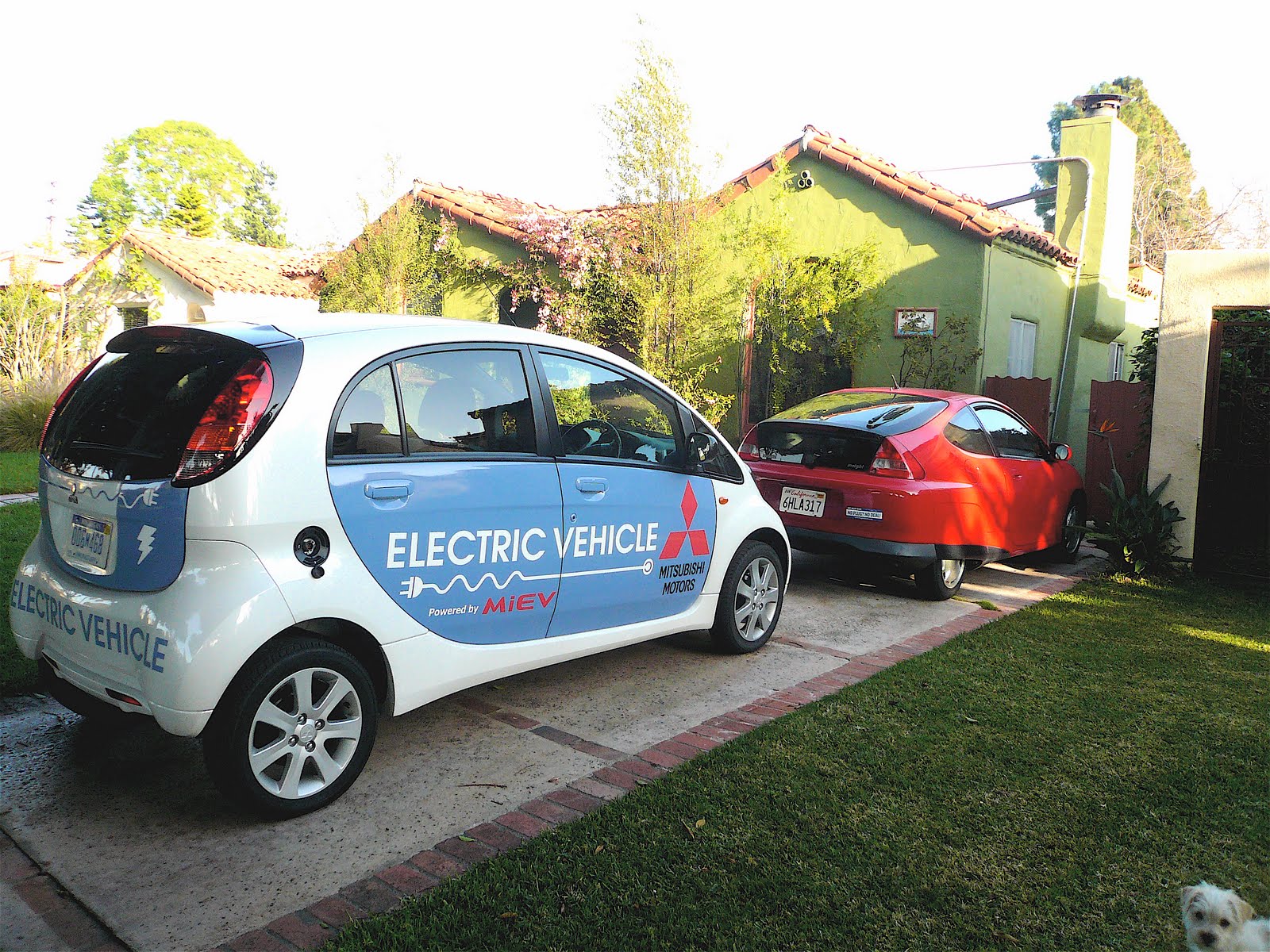 [iMiEV+and+Insight.JPG]