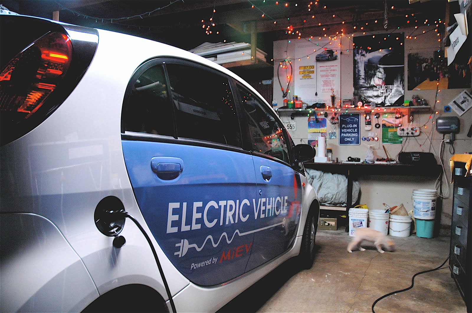 [iMiEV+charging.JPG]