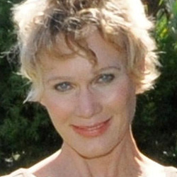 Linda Nicholes